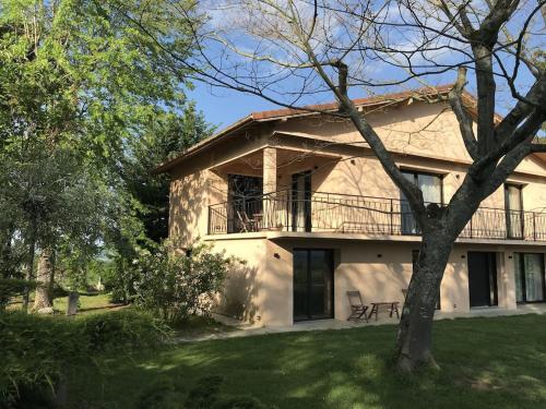 Le Balcon - carbon neutral hotel in Orleix