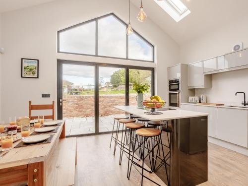 4 Bed in Dunstable oc 93632 pet-friendly hotel Totternhoe