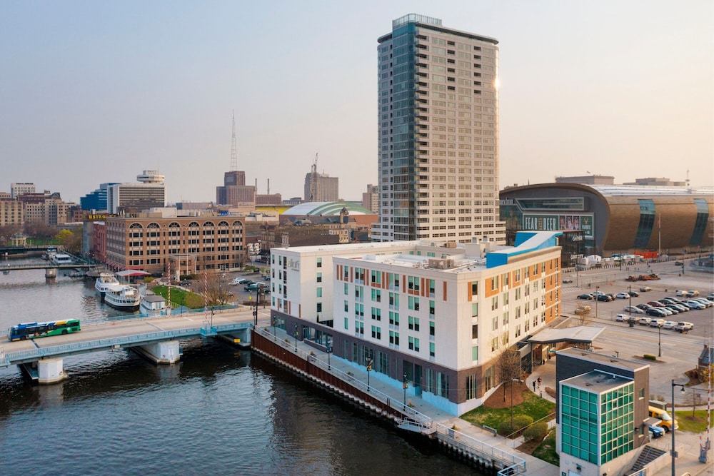 Aloft Milwaukee Downtown - photo 60