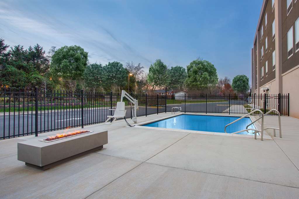 La Quinta Inn & Suites by Wyndham Manassas Va Dulles Airport - photo 27