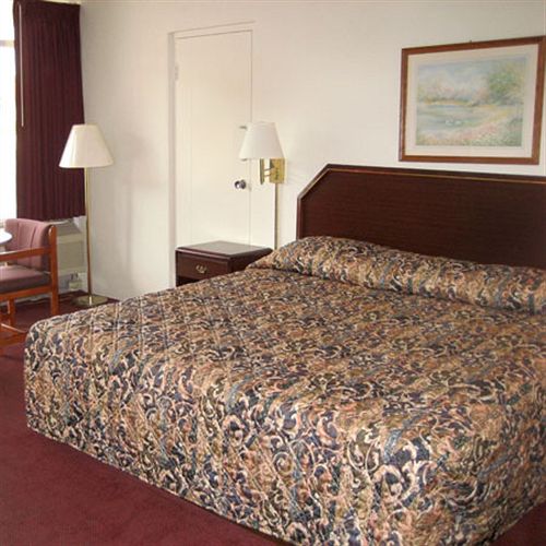 Sands Central Inn Hot Springs - photo 3