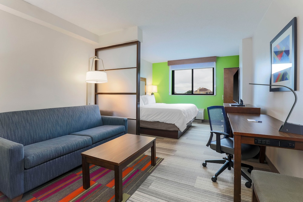 Holiday Inn Express & Suites Fort Worth Downtown by IHG - photo 12