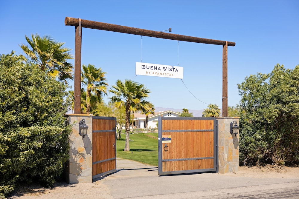 Buena Vista by Avantstay Massive Outdoor Oasis w Pool Spa & Firepit - photo 63