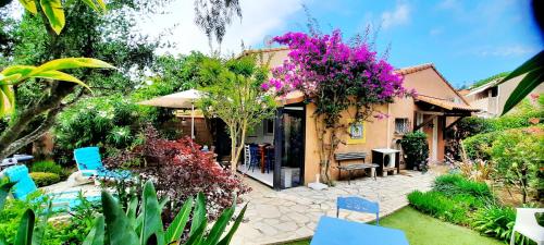 Le Mazet Du Soleil D’or À 300M Plage Nartelle in Sainte-Maxime, France