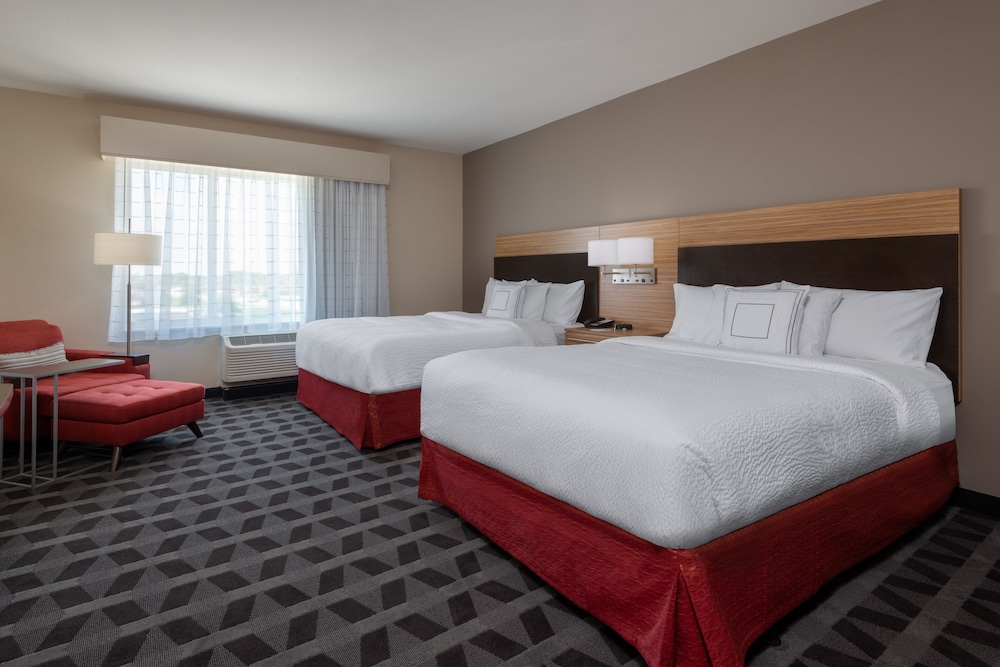 TownePlace Suites by Marriott Indianapolis Airport - photo 5