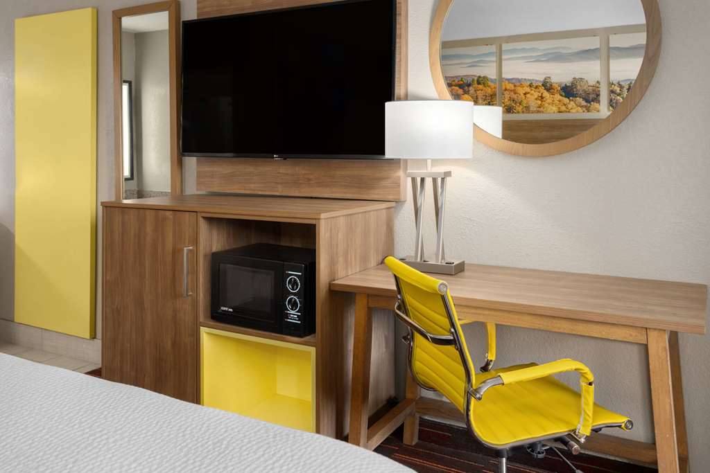 Days Inn by Wyndham Forsyth - photo 17