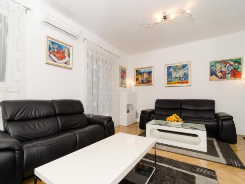 Apartment Iva 31 Two Bedroom Apartment with Balcony and City View