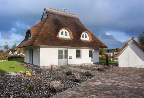 Ferienhaus Haubenlerche 40 — 4-Star Luxury Hotel in Barth, Germany