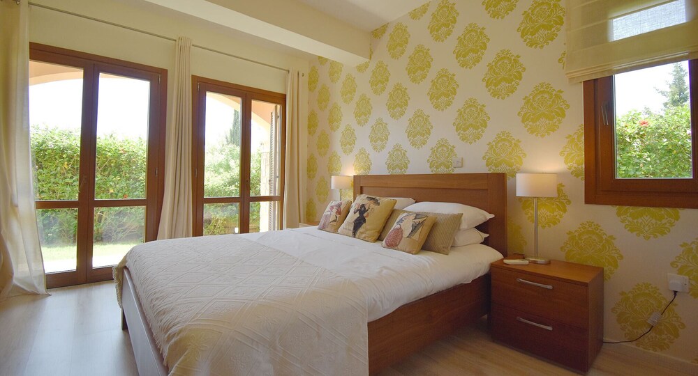 3 Br Villa Arethusa Aph 3572