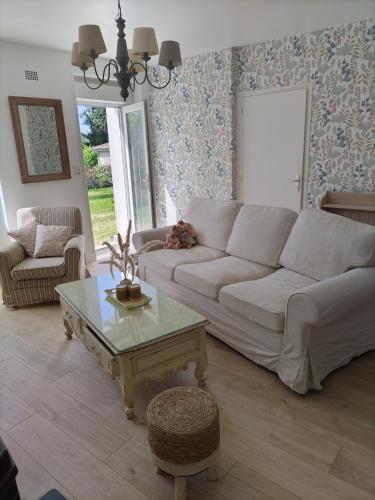 L’étude gîte à la Coquille pour 6 personnes in La Coquille, France