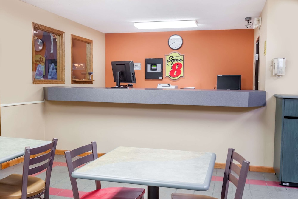 Super 8 by Wyndham McLean Bloomington SW - photo 4