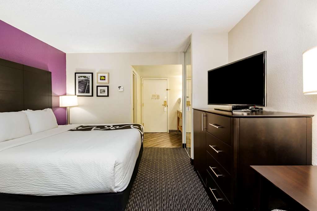 La Quinta Inn & Suites by Wyndham Fort Lauderdale Tamarac - photo 31