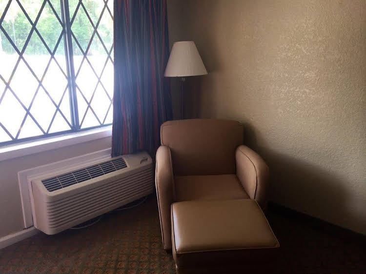 Best Airport Inn - photo 12