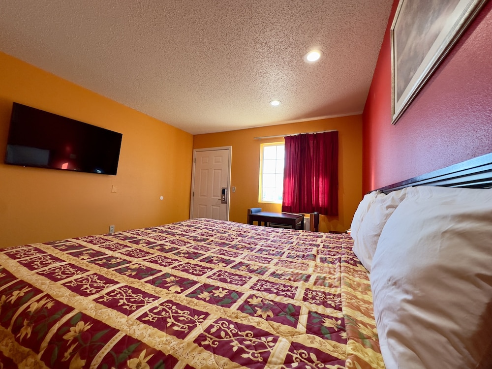Razorback Inn - photo 12
