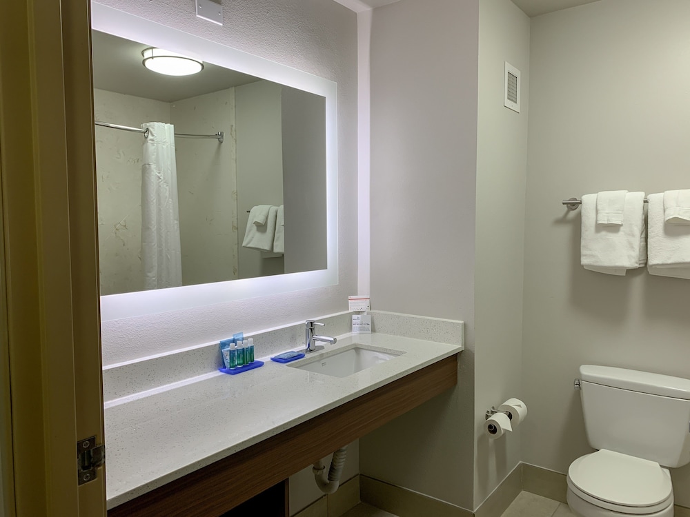 Holiday Inn Express & Suites Lexington Dtwn Area Keenland by IHG - photo 17