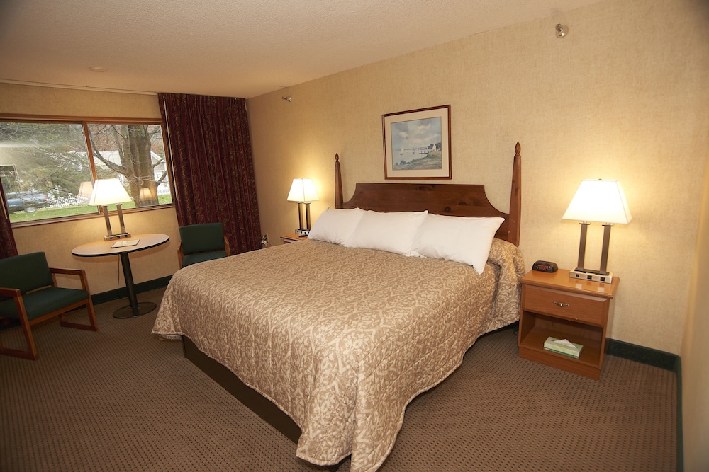 Commodores Inn - photo 12