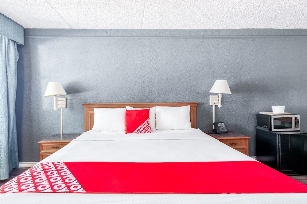 Baymont By Wyndham Nacogdoches Near University — Nacogdoches