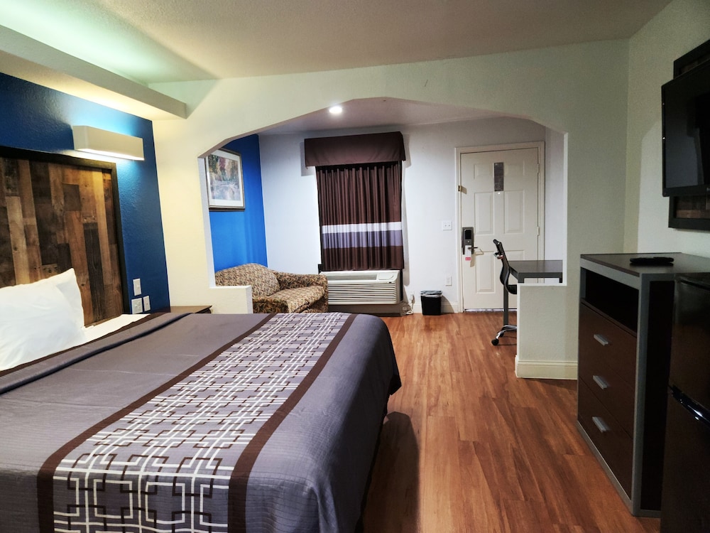 Express Inn Tomball - photo 4