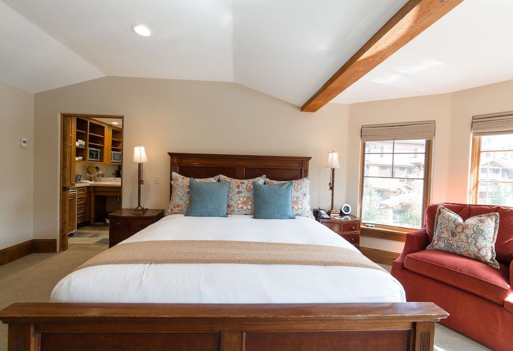 Deluxe King 1 Bedroom Hotel Room by RedAwning - photo 7
