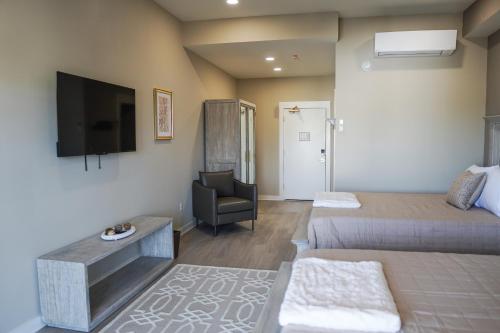 Hotel Whiskey in Pascagoula - photo 21