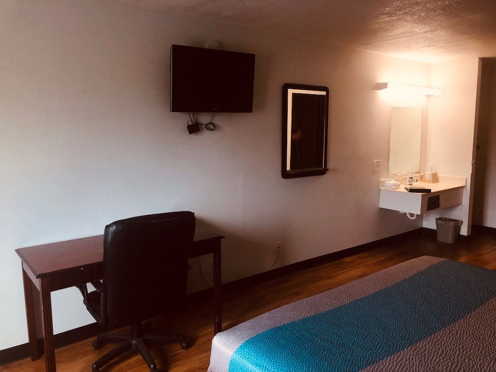 Troy Inn and Suites - photo 11