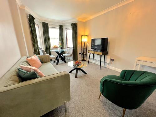 18PG Dreams Unlimited Budget Flat w free parking Slough Windsor Heathrow — 4-Star Luxury Hotel in Slough, United Kingdom