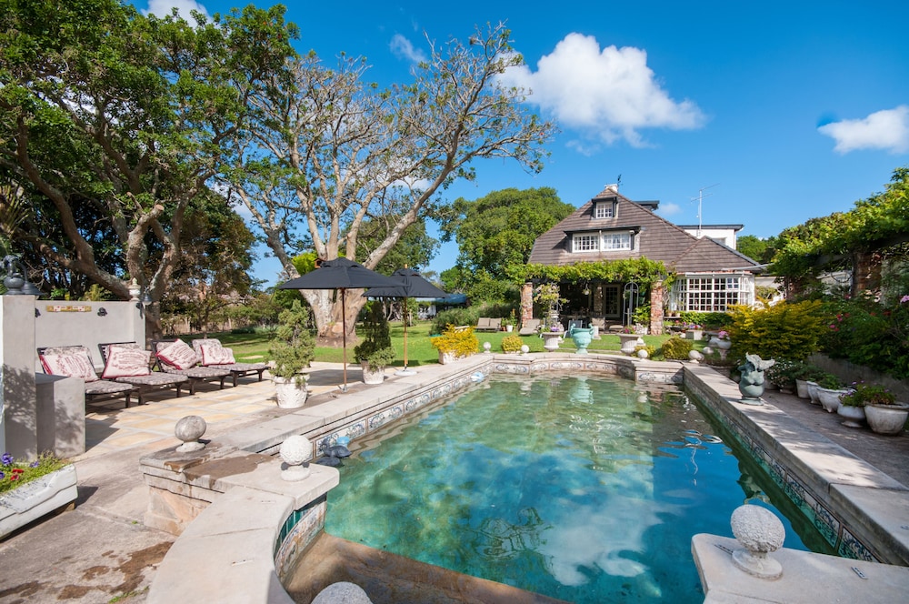 Forest Hall Guest House — 4-Star Luxury Hotel in Port Elizabeth, South Africa