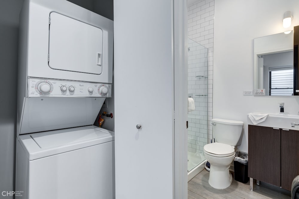 Enjoy A Little Me Time At Your Own Personal Oasis In The Windy City 747 Lofts Cabin 206 by RedAwning - photo 5