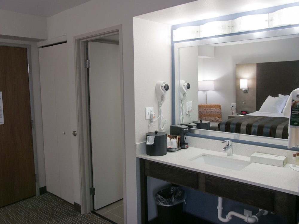 Wingate by Wyndham Louisville Fair and Expo - photo 38