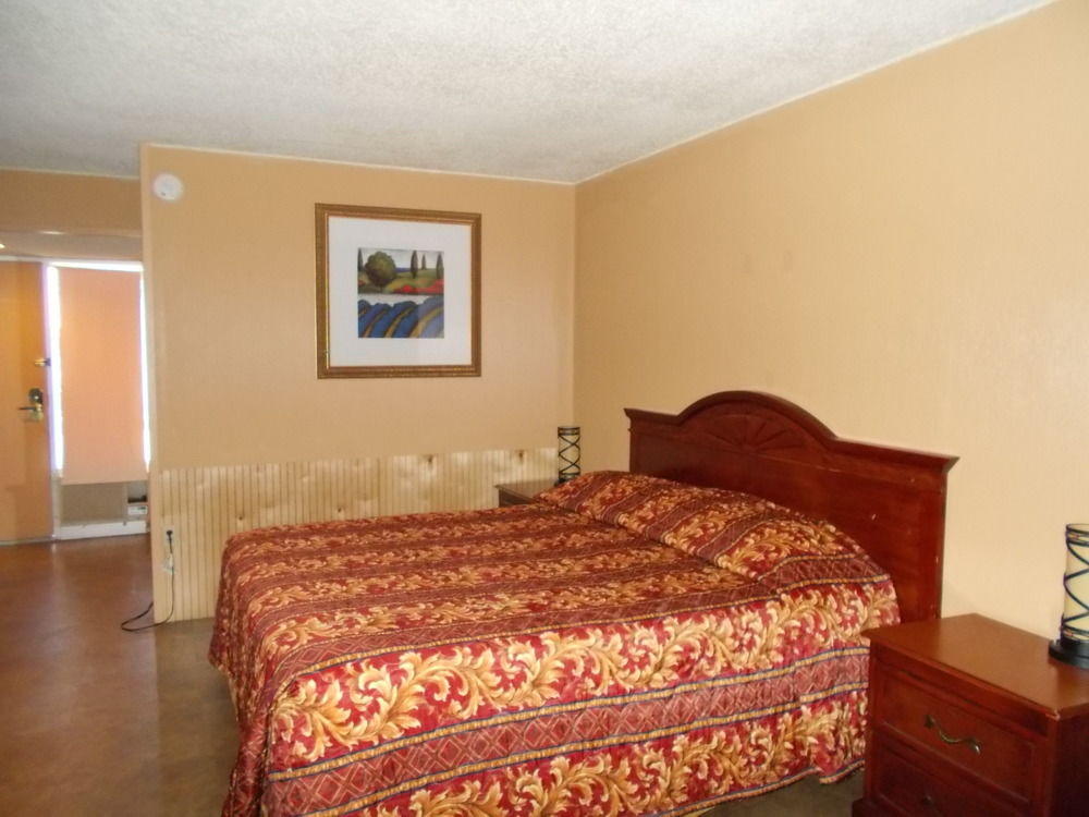 Season's Inn - photo 19