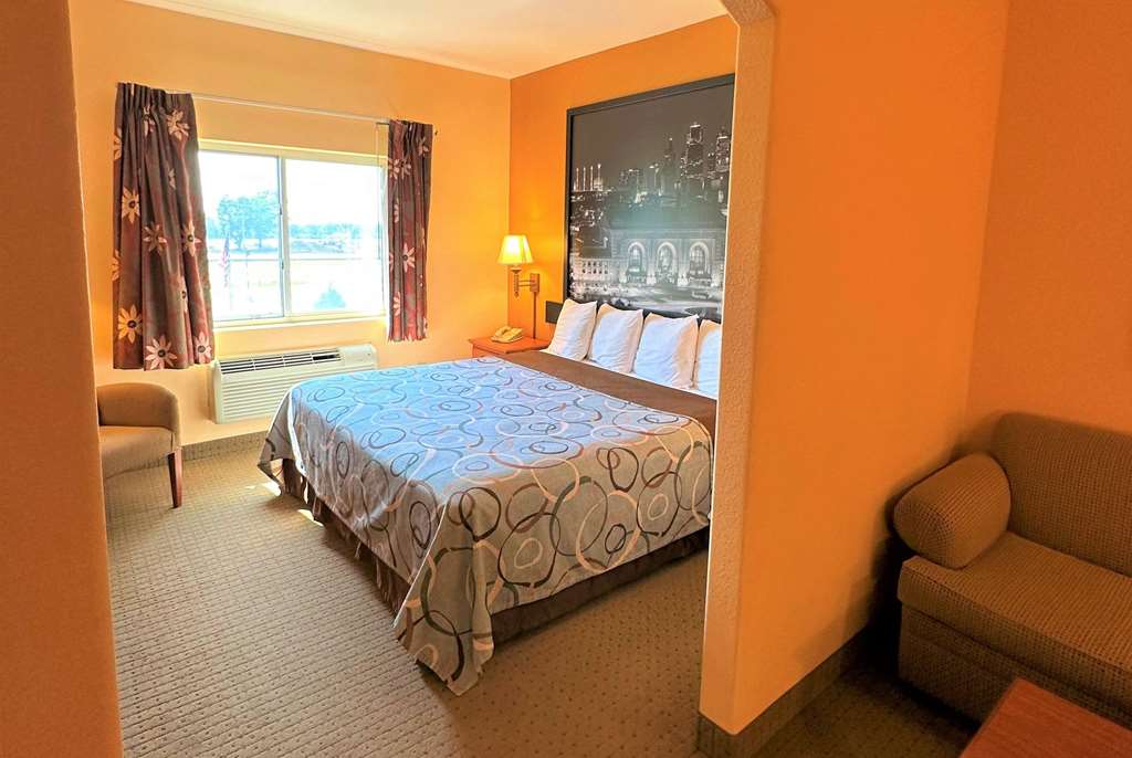 Super 8 by Wyndham Topeka at Forbes Landing - photo 23