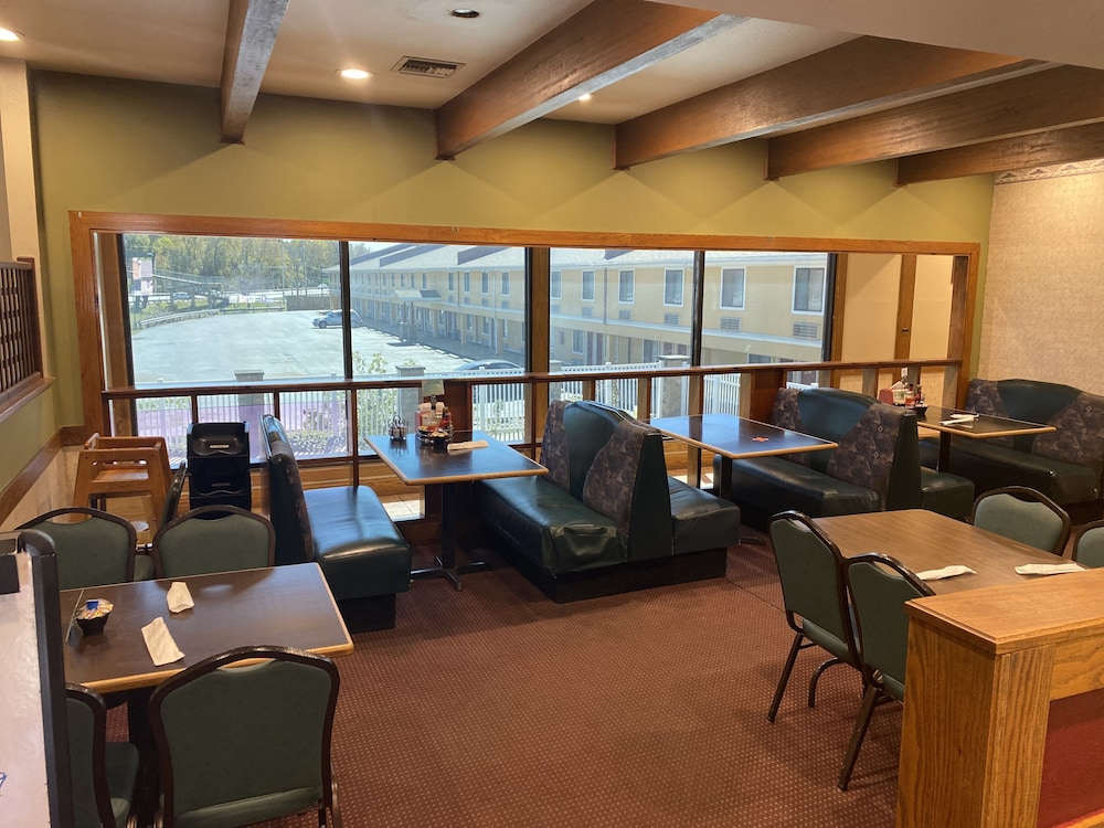 Super 8 by Wyndham Fort Scott - photo 21