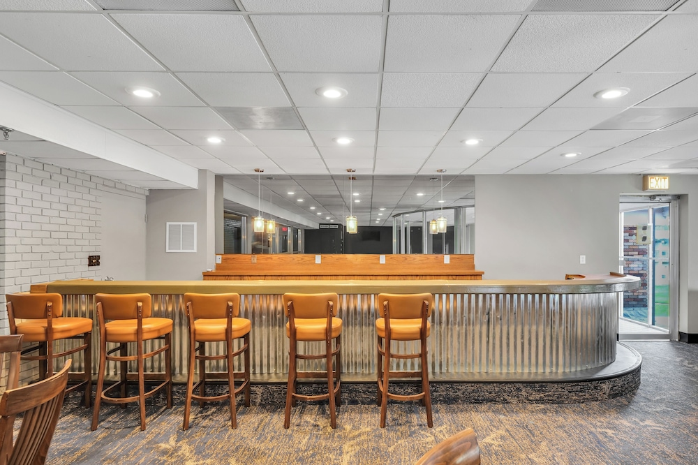 Eastlake Suites Hotel & Conference Center By OYO Urbana - photo 122