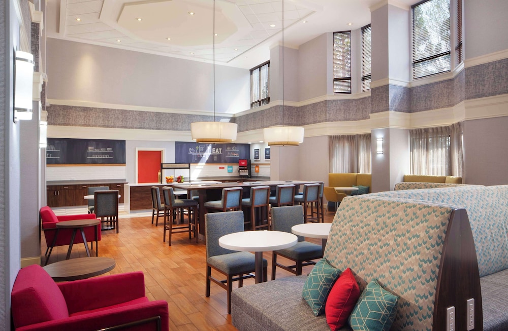 Hampton Inn & Suites Atlanta Airport North I 85 - photo 26