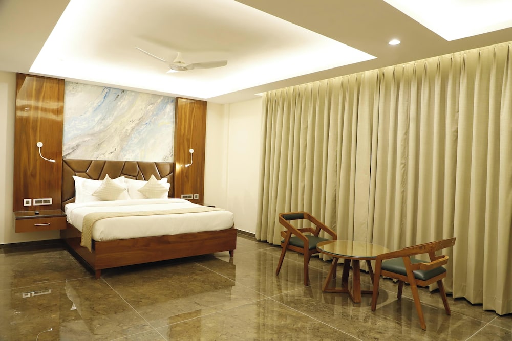 Hotel V K Grand — hotel in Kannauj