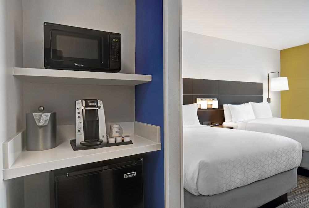 Holiday Inn Express & Suites Milwaukee Brookfield by IHG - photo 16