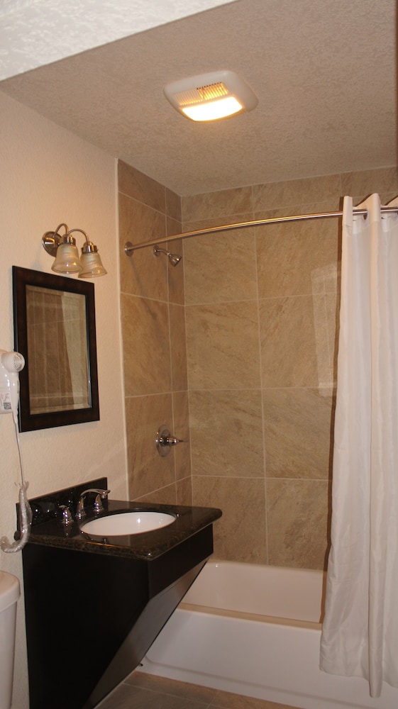 Apple Valley Hotel & Lodge - photo 12