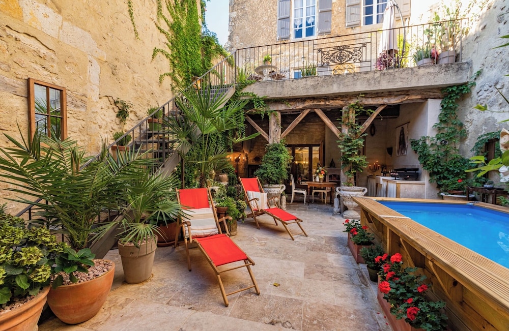 Champagne House — 4-Star Luxury Hotel in Condom, France