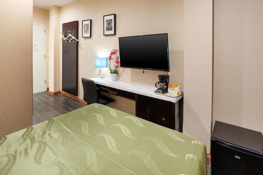 Quality Inn near Sunset Park - photo 10