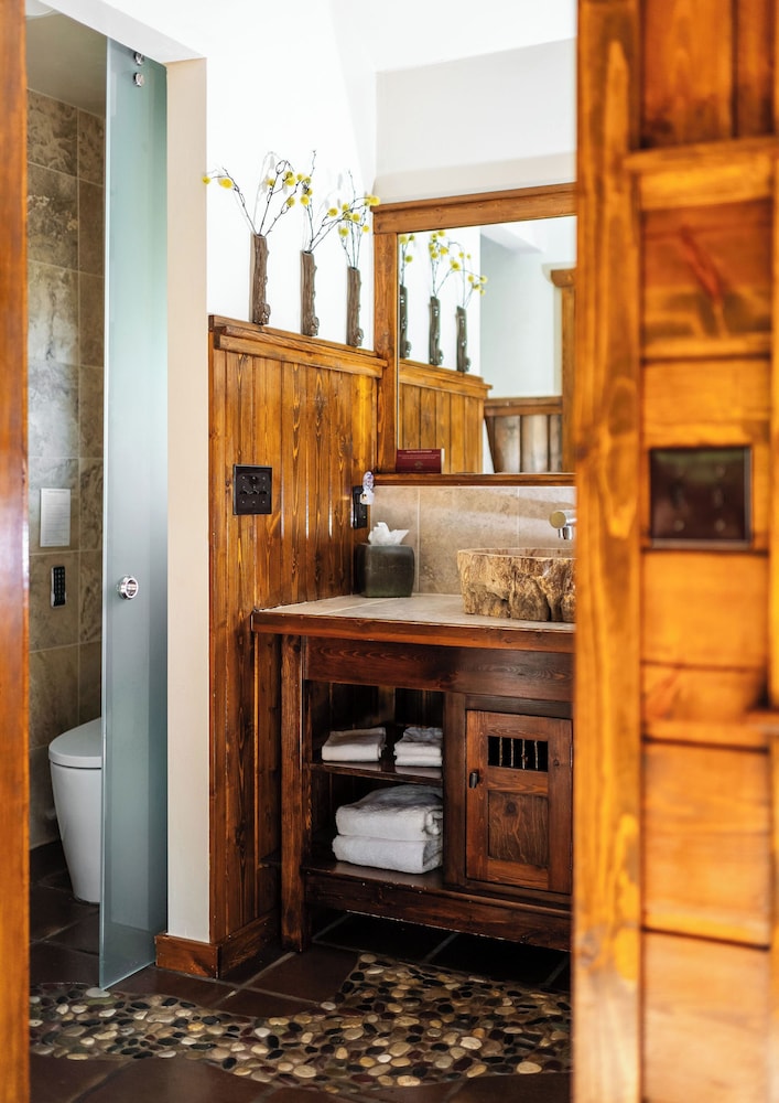 Highland Haven Creekside Inn - photo 140