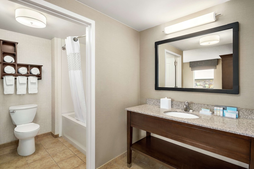 Hampton Inn & Suites Exeter - photo 32