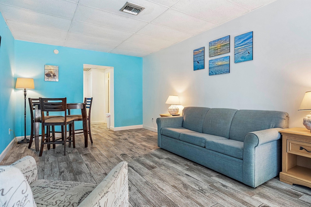 Malibu Resort Motel - photo 3