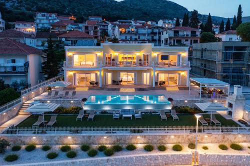 Villa Bella Vista Am Meer — 4-Star Luxury Hotel in Donji Seget, Croatia