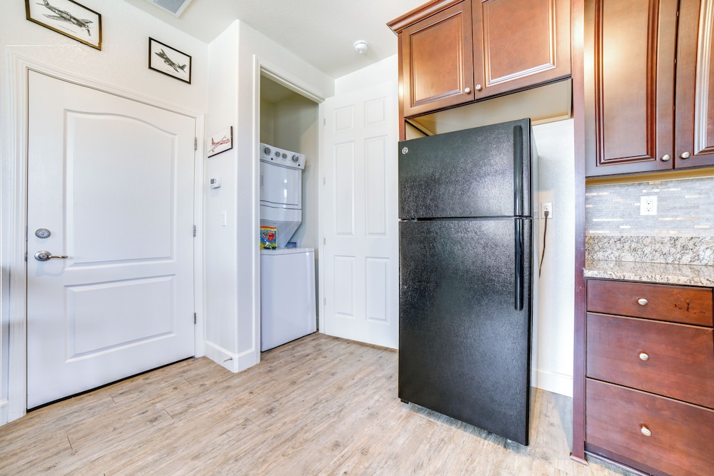 Wwii Aviation themed Apt in Sparks: Near Parks