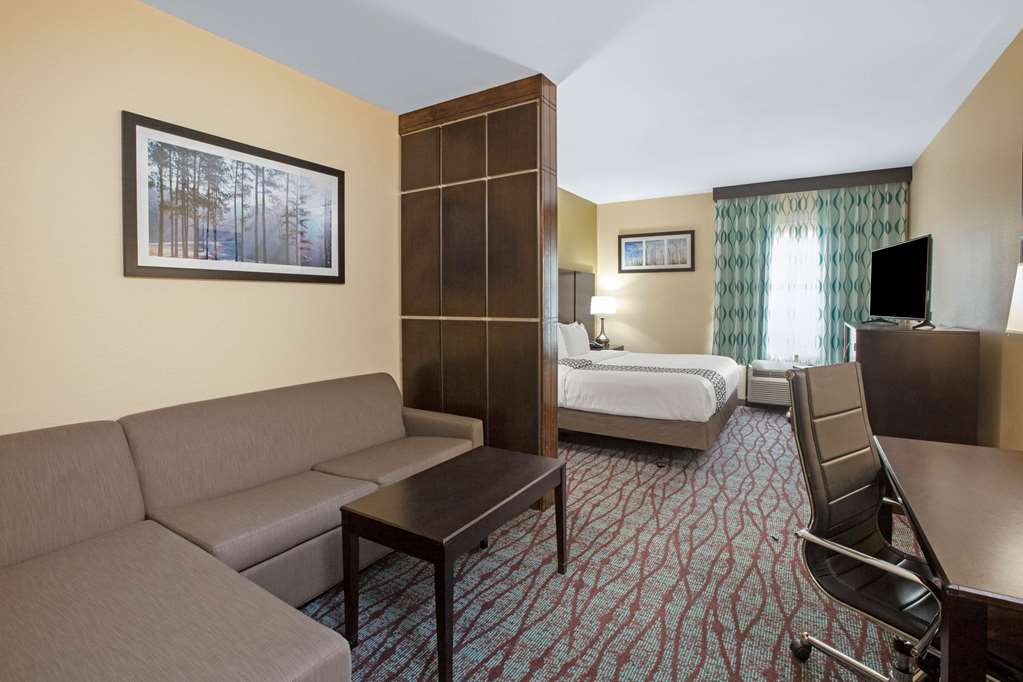 La Quinta Inn & Suites By Wyndham Houston Pasadena North - photo 11