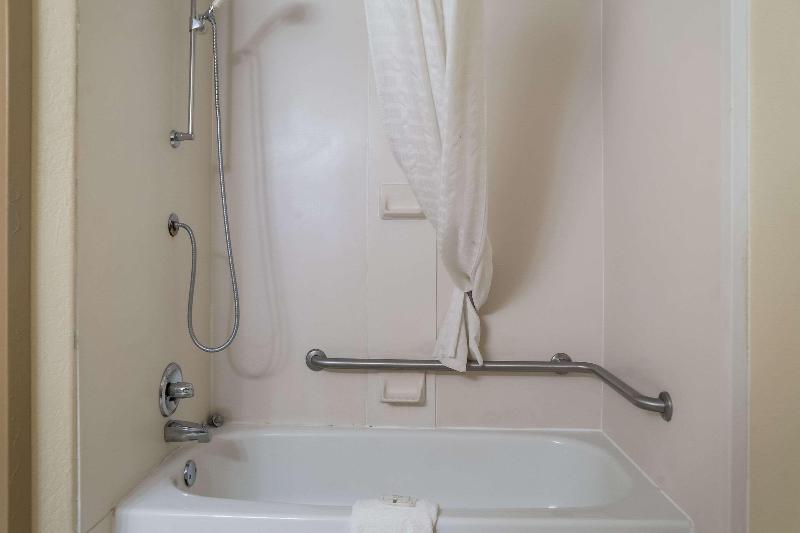 Quality Inn & Suites - photo 39