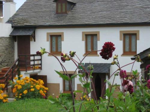 Apartamentos Rurales Romallande — 4-Star Luxury Hotel in Navia, Spain
