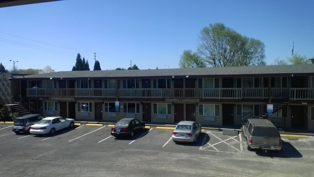 Banfield Value Inn - photo 37