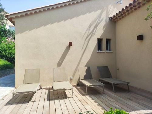 Superbe Villa Climatisee Au Calme Jardin Parking — 4-Star Luxury Hotel in Sainte-Maxime, France