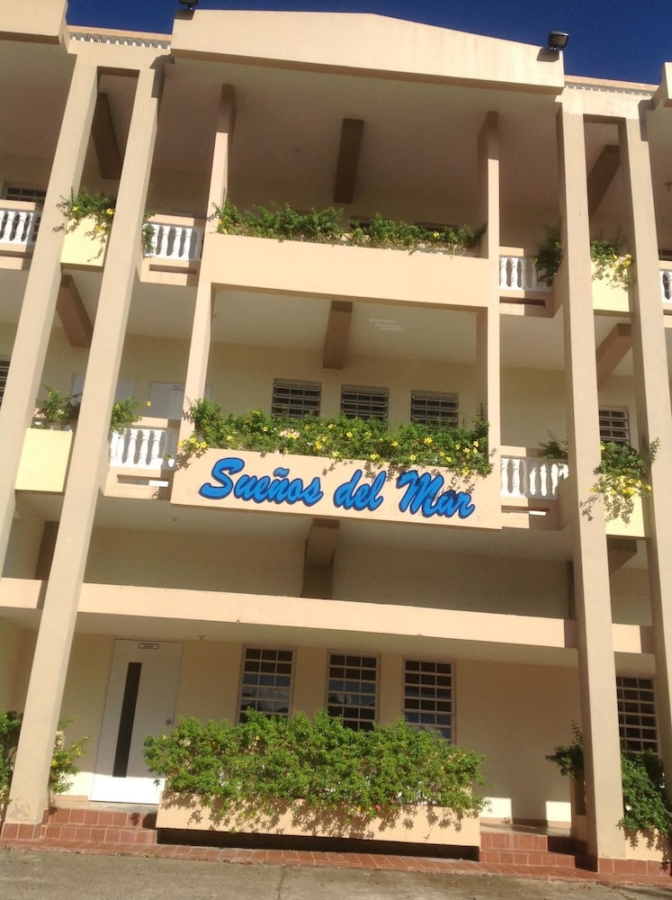 Sue&ntilde;os del Mar Vacation Rentals
